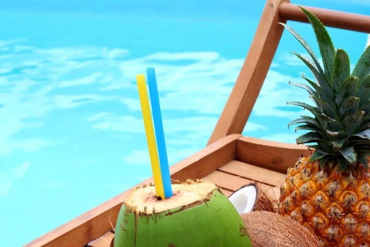 Villa Elegante: Poolside Retreat in Anse Bertrand