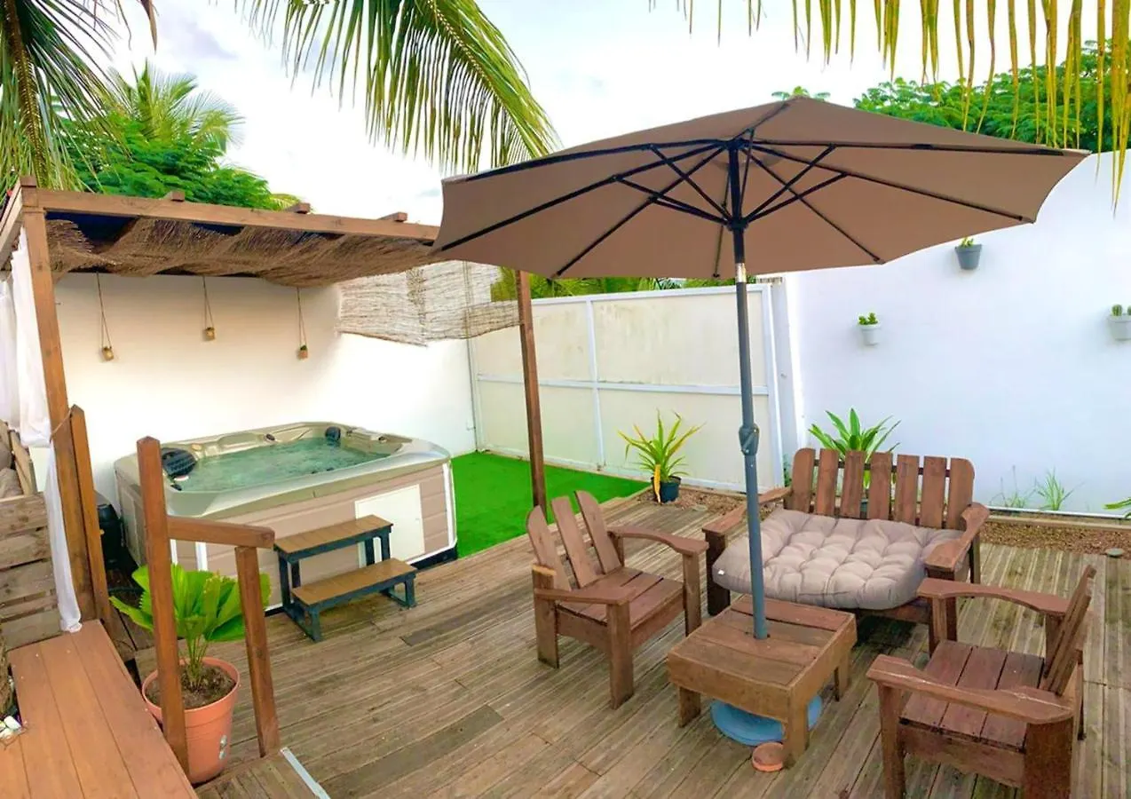 Villa Elegante: Poolside Retreat in Anse Bertrand